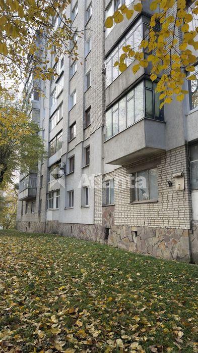Продаж 1-кім квартири по вул. Плугова.