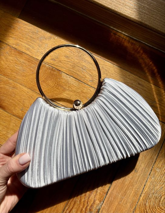 Нова шикарна сумка білого кольору