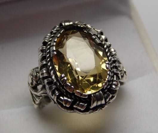 Srebrny pierścionek z cytrynem ażurowa obrączka z kwiatami