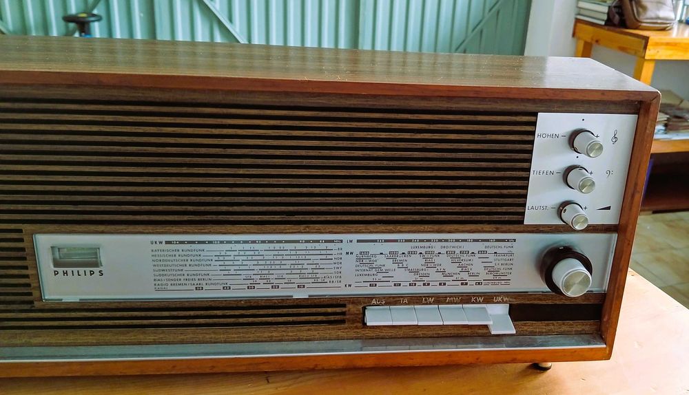 Radio antigo Philips modelo Stela