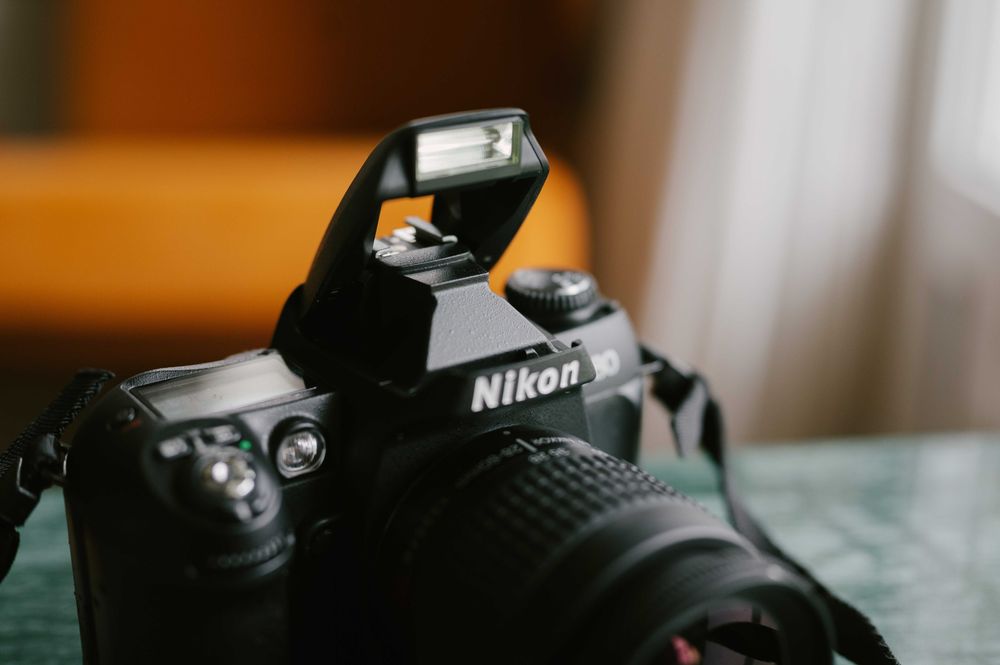 Nikon F80 + Nikkor 28-80mm f/3.3-5.6