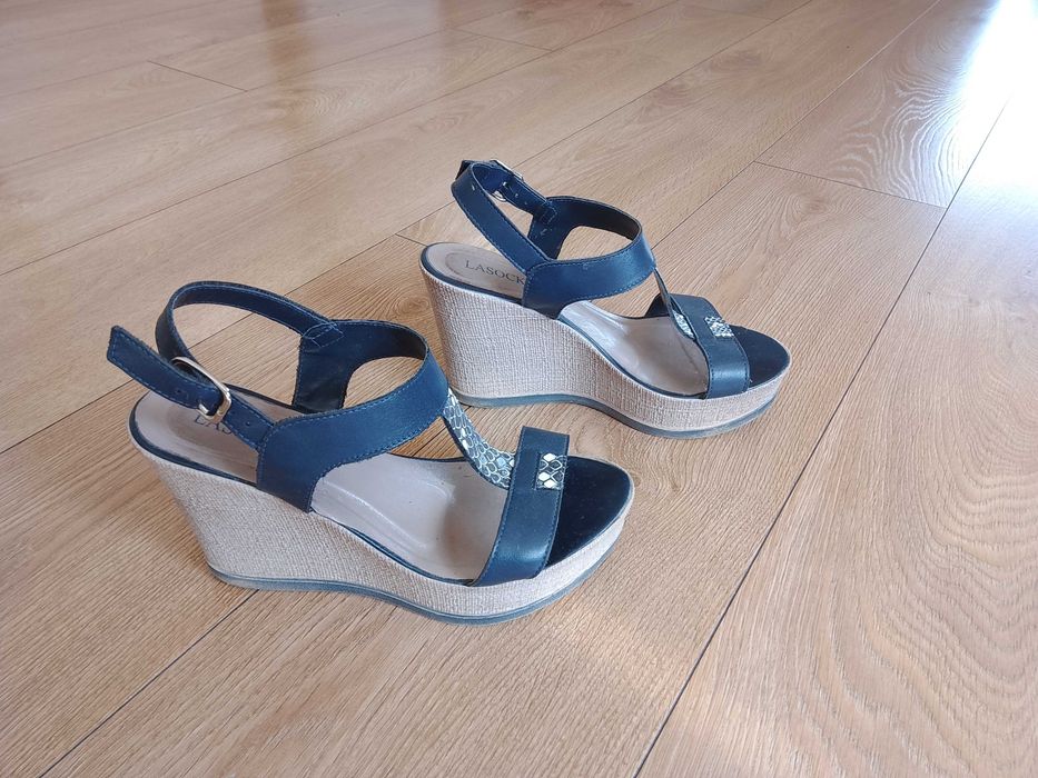 Sandały na koturnie Lasocki 37