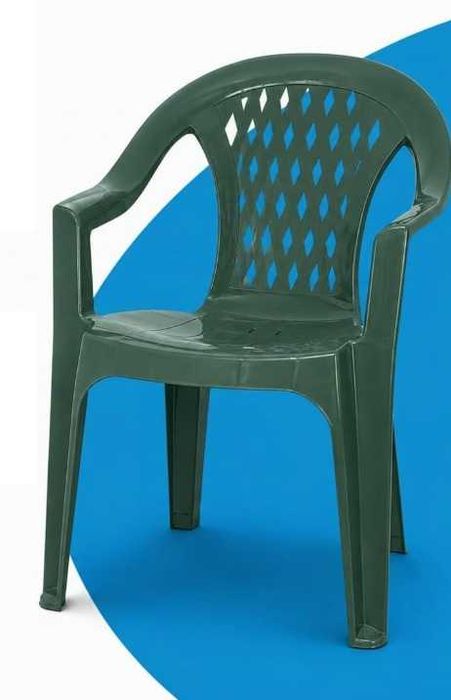 Mesa e 4 cadeiras de jardim em plástico verde resistente