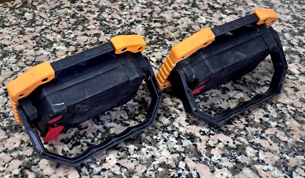 Dois focos portateis