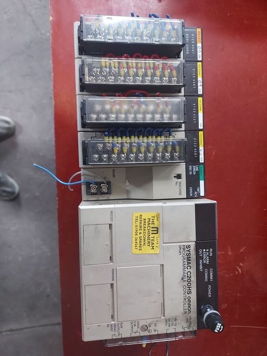Autómatos e consolas omron usados