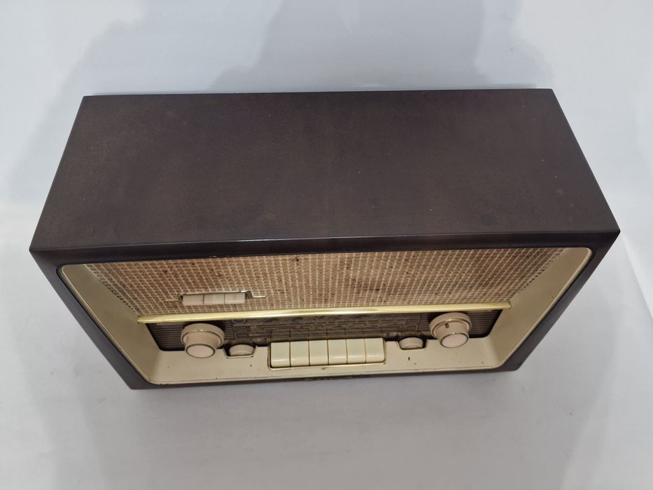 Rádio antigo reparado EMUD