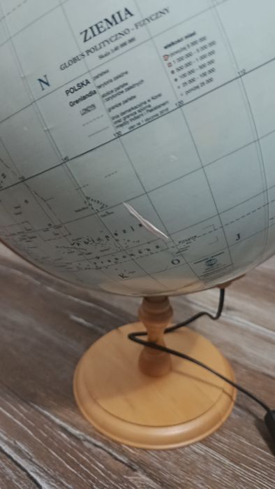 Oddam zabawki i globus lampka