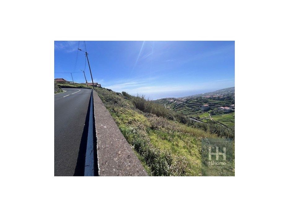 Terreno de 359m2 com projeto aprovado | Calheta