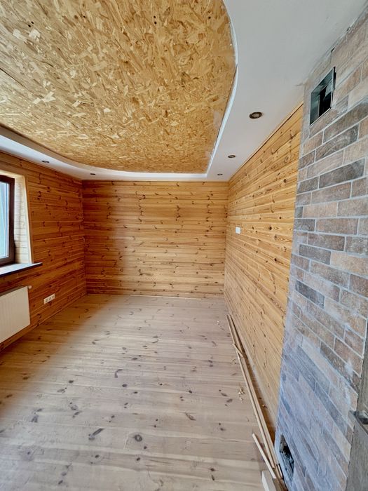 Продаж 2-поверхового будинку на два входи