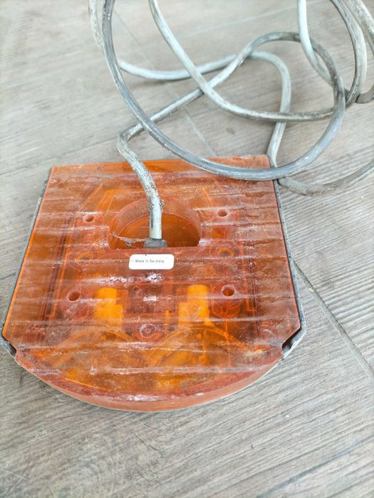 Światła sygnalizacyjne do windy samochodu 2szt Hela