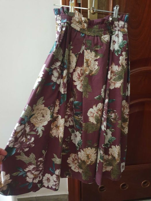 Spódnica kwiaty Stradivarius S/M