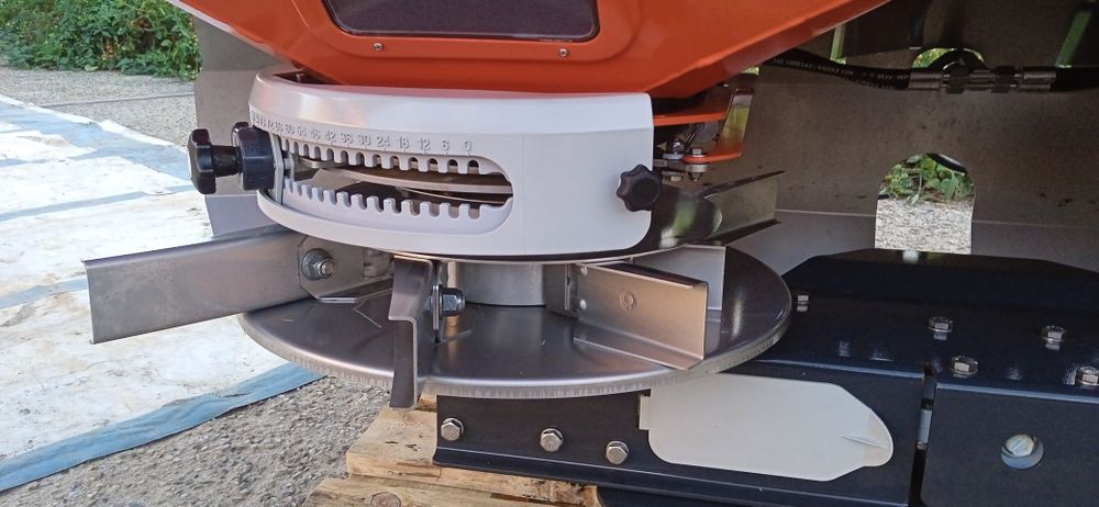 Rozsiewacz Kverneland  CL Kubota  DSM