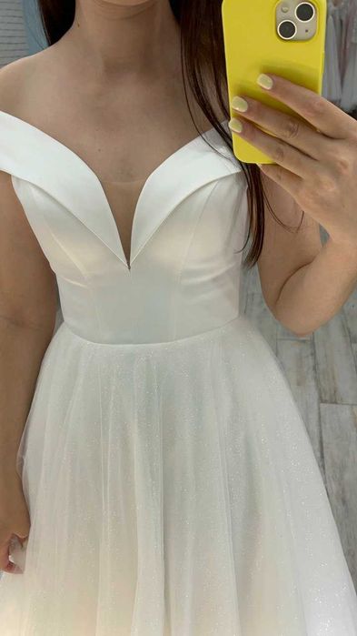 Продам весільну сукню