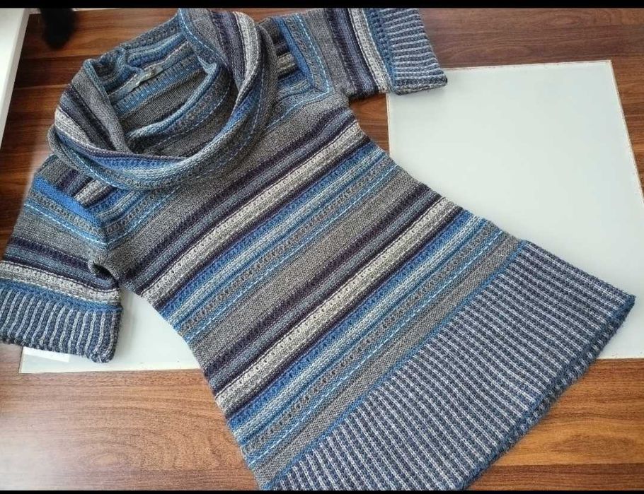 Max Mara długi sweter z golfem 36