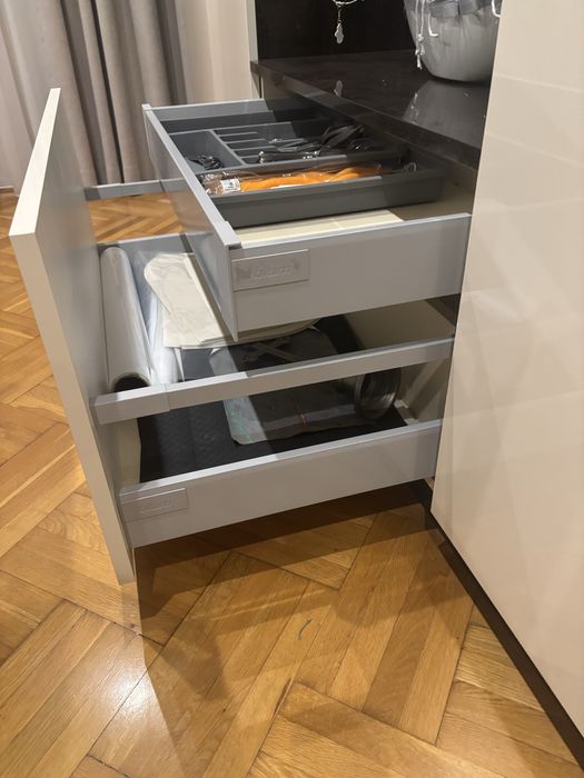 Wysoka zabudowa, komoda