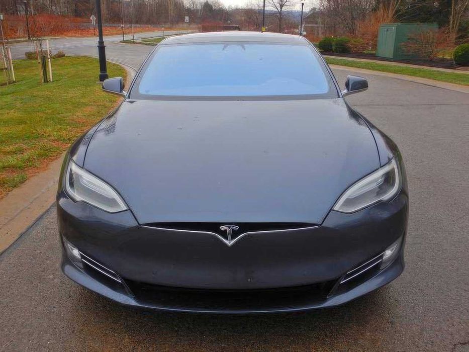 Tesla Model S 90D      2017