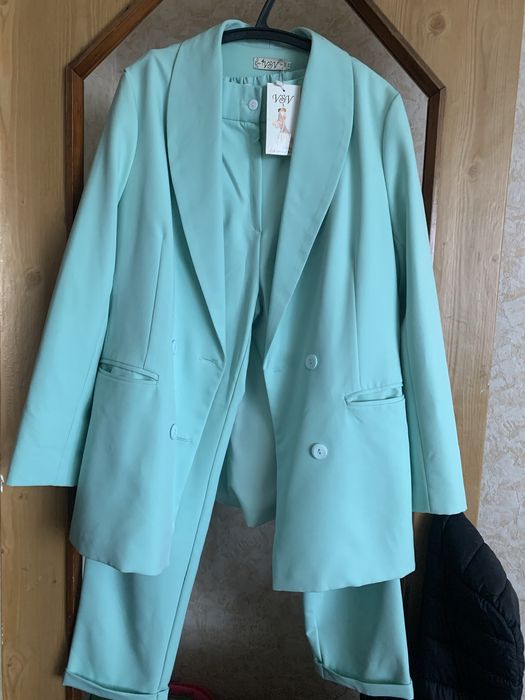 Костюм женский брючный