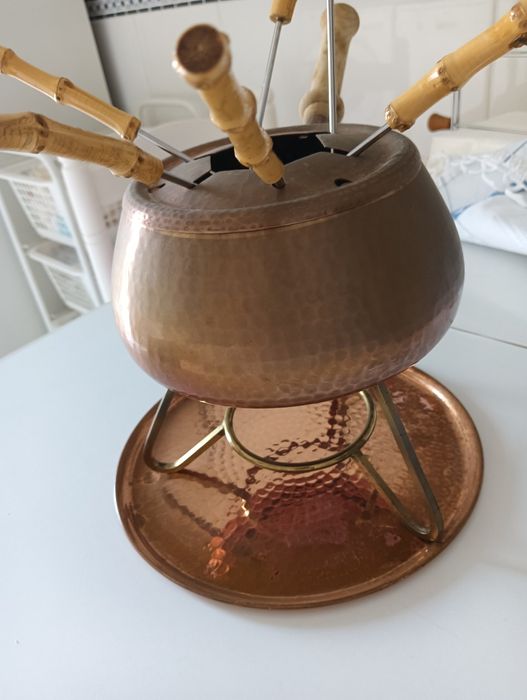 Acessórios e panela de fondeau