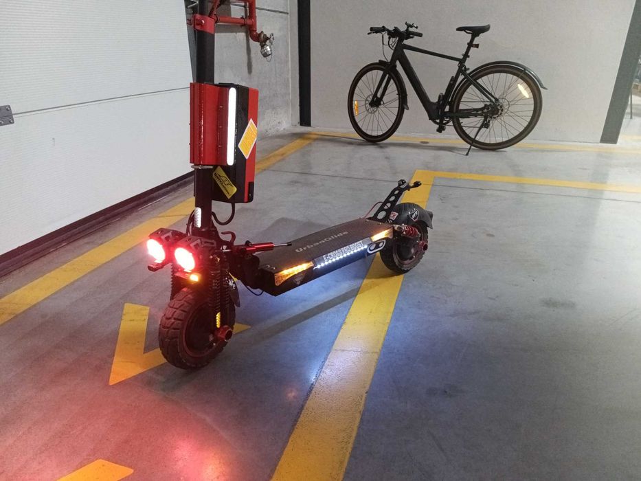Trotinete urbenglide e-cross pro boost
