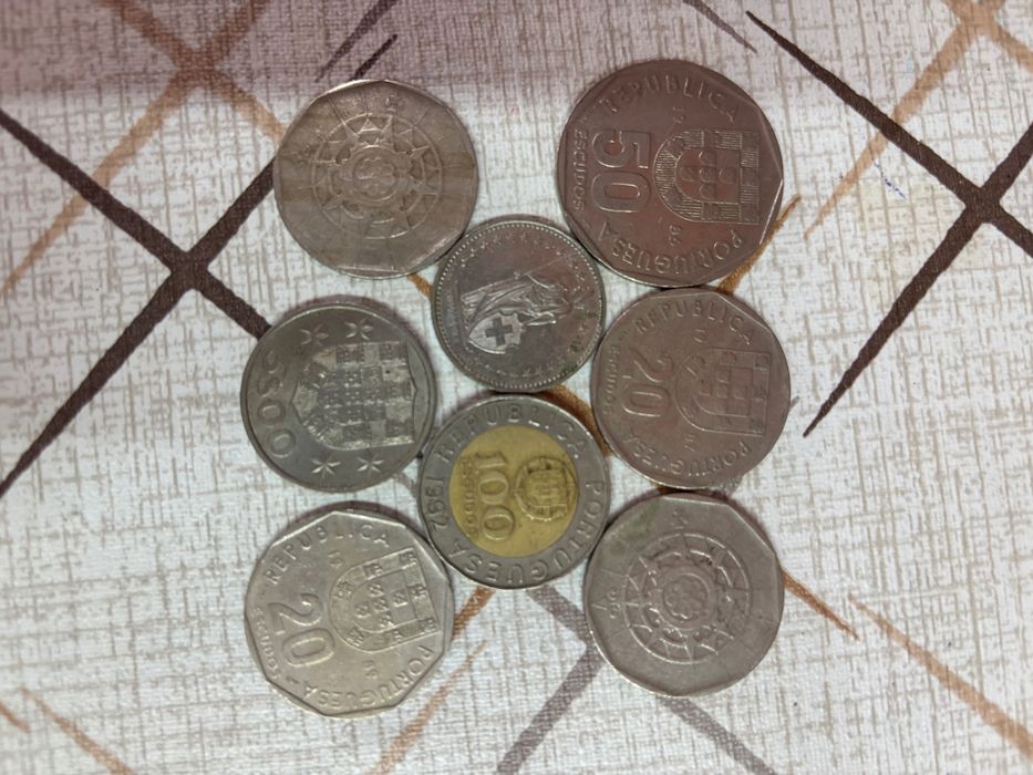 Moedas antigas de vários anos