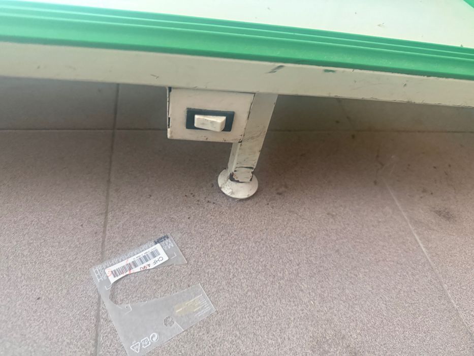 Mini montra/balcão em vidro com prateleira