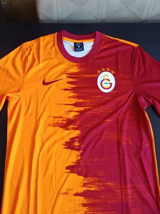 Camisola Galatasarai