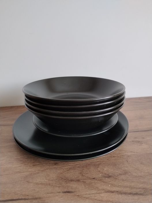 Czarne talerze IKEA