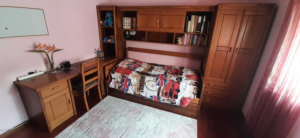 Móvel de quarto para solteiro em madeira, com duas camas