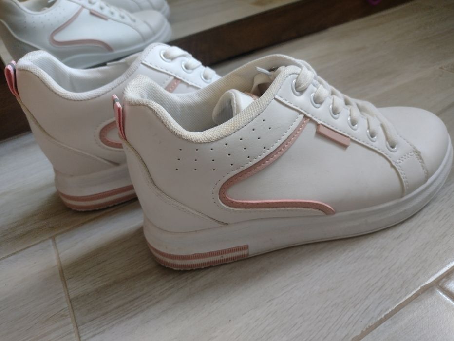 Sportowe buty ukryty koturn r.38 (wkładka 24.3cm)