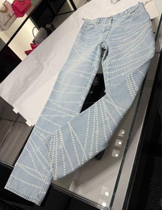 Джинси chanel різні