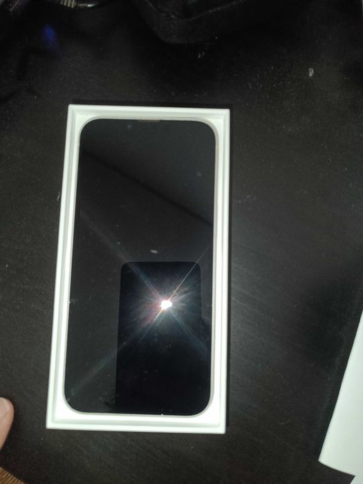 iPhone 13 in pristine condition64738365881091120