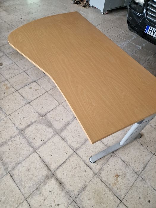 3 Secretárias espaçosas de madeira para escritório