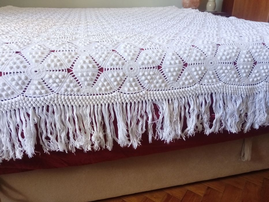 Vendo colcha de renda