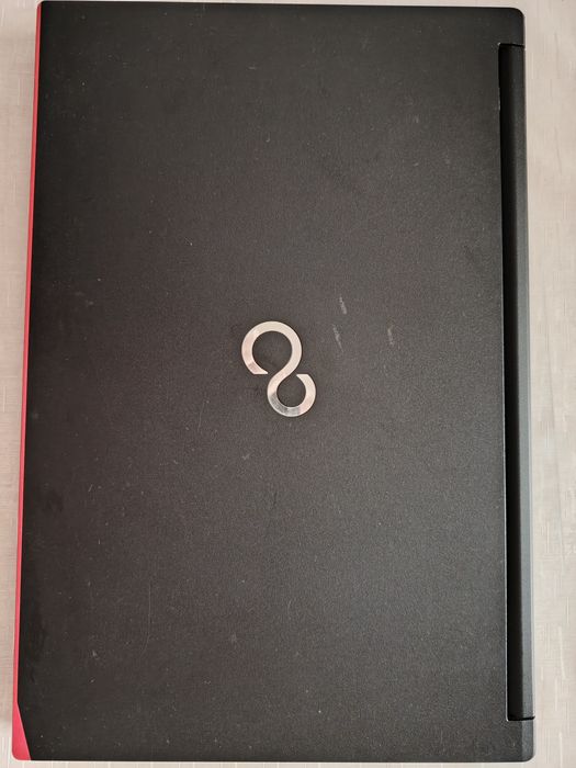 Ноутбук Fujitsu E 556