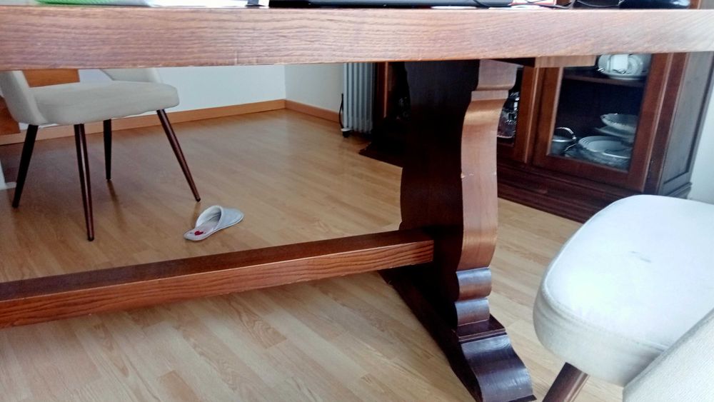 Mesa rústica de madeira  castanheiro