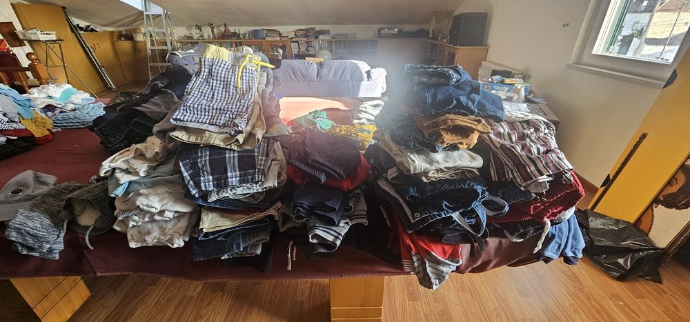 Roupa usada de menino