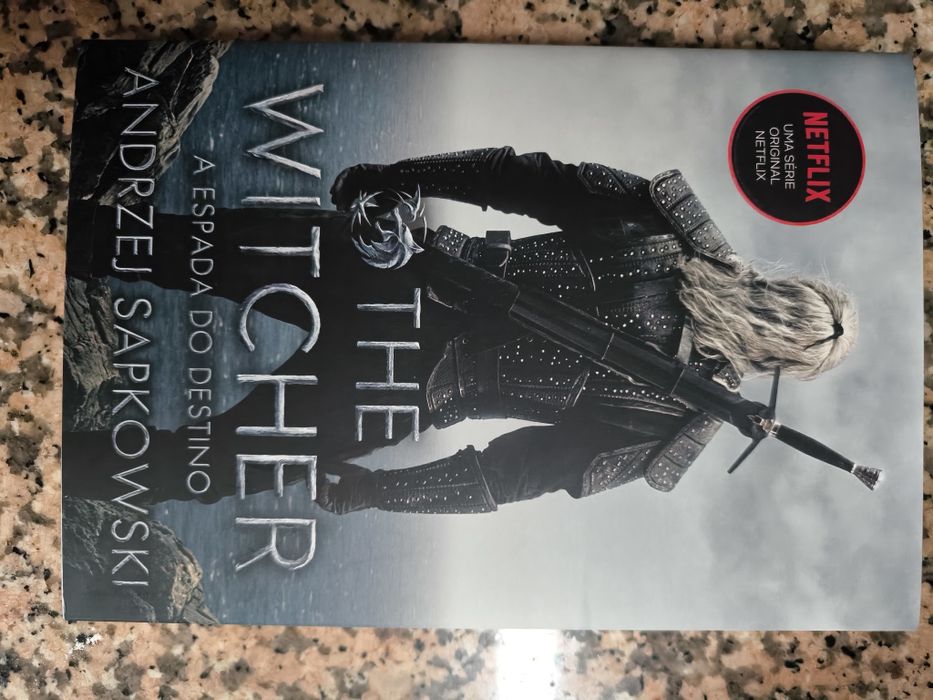Livro "The Witcher - A espada do destino"