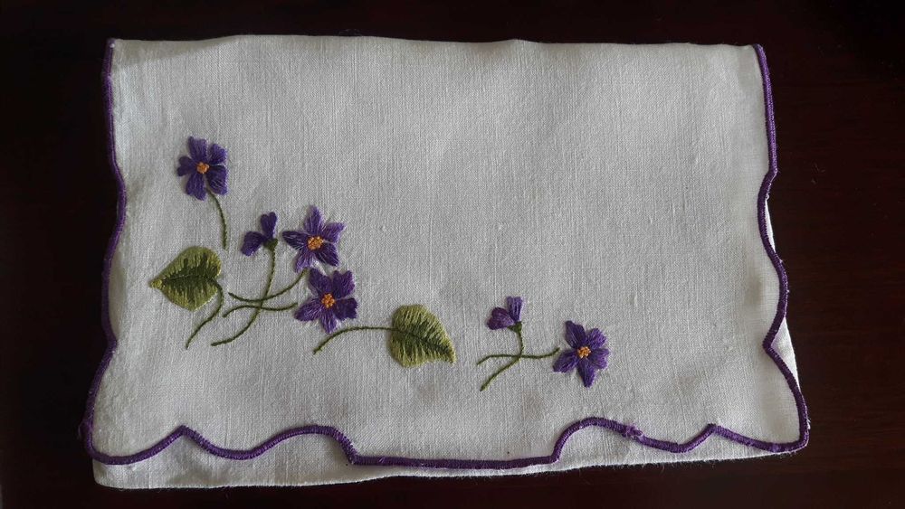 Sacos de Guardanapos em linho bordados á mão