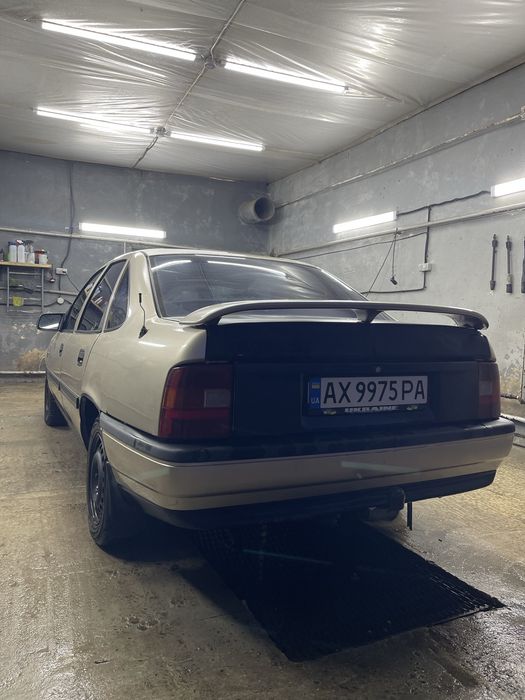 Продам Opel Vectra 1993 року в доброму стані