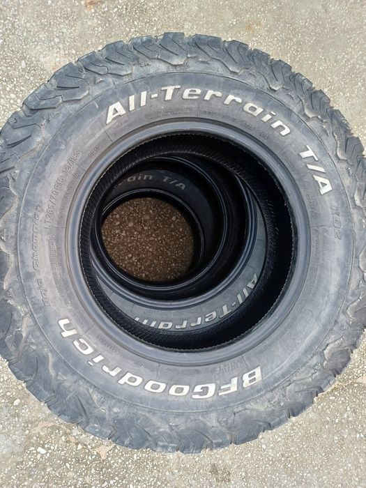 Vendo Pneus 265/ 70 /16