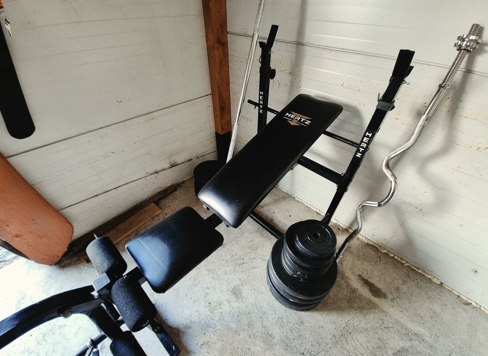 Ławka treningowa HERTZ + 72,5 kg obciążenia + gryf prosty + gryf łamany EZ