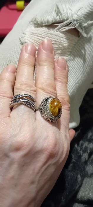 Stary pierścionek z tygrysim okiem