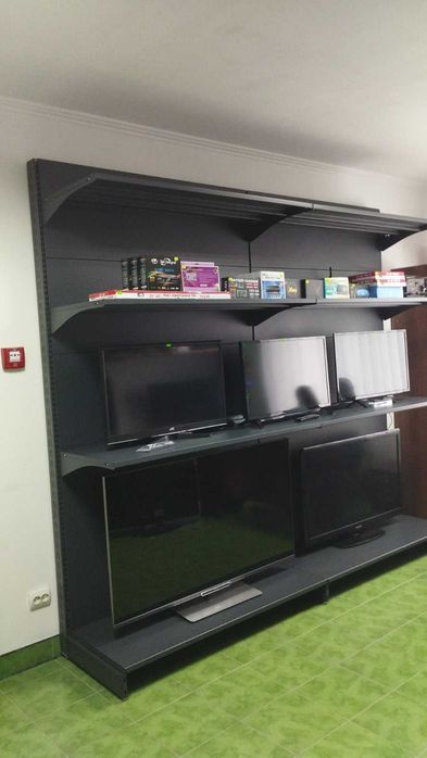 Стелажі для торгівлі (стелажі з гачками, касові зони, холодильники).