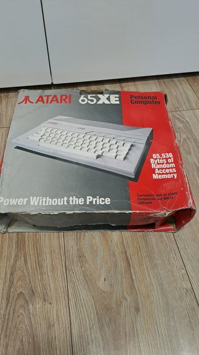 Atari 65xe z podelkiem