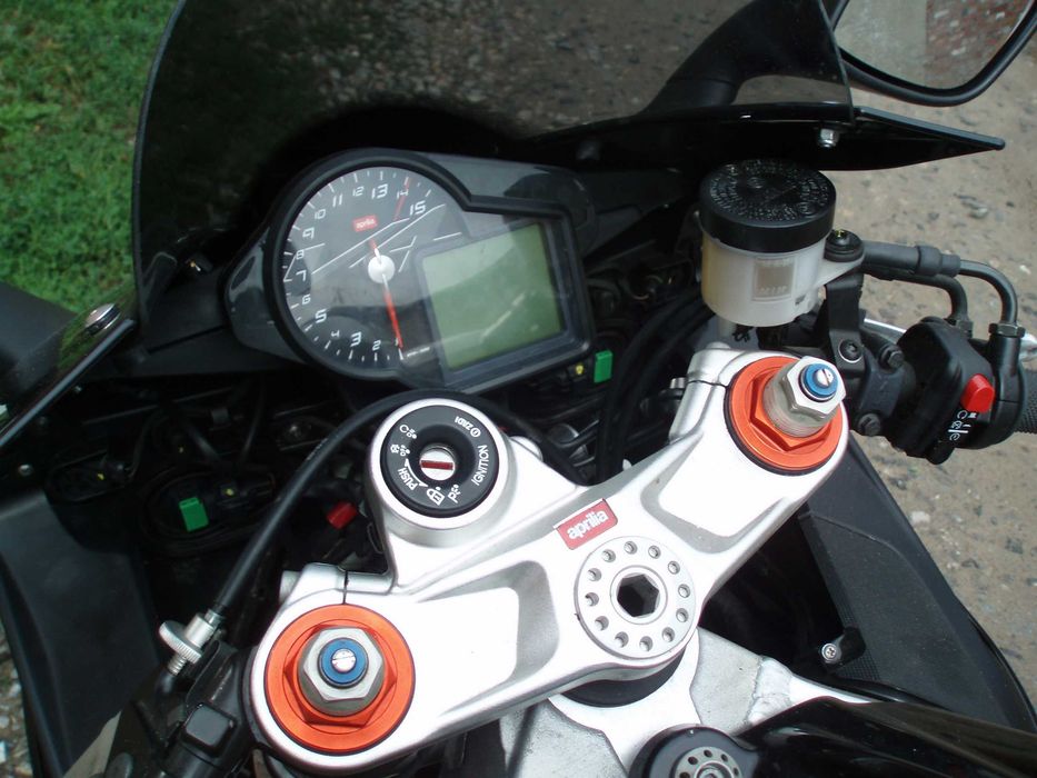 APRILIA RSV4 спорт