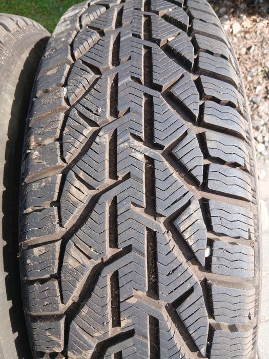 Sprzedam opony Kormoran SNOW całoroczne 215/70 R 16