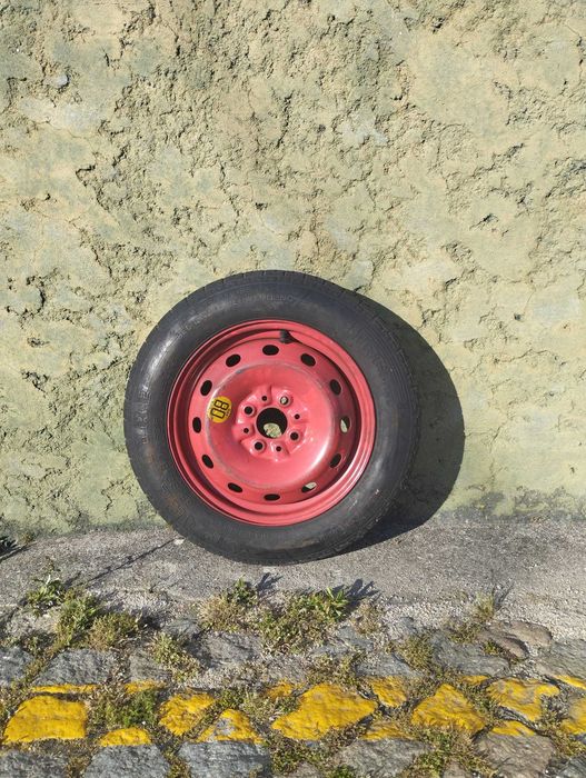 Pneu sobressalente Pirelli