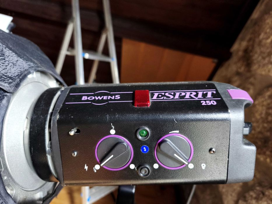 Photography Studio, 3 GODOX Flashes, 2 Bowens, Still-life Table64738560231425122