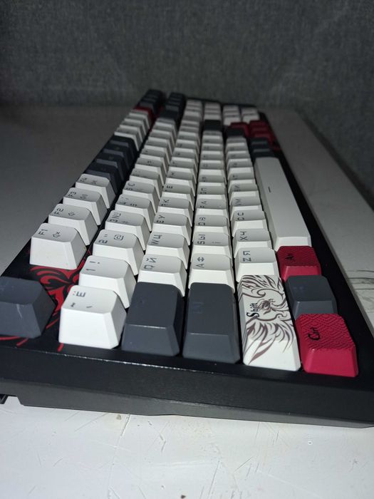 Продам  игровую клавиатуру Bloody Naraka S