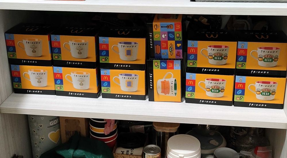 Фігурки та Чашки McDonald's Friends / Макдональдс Друзі